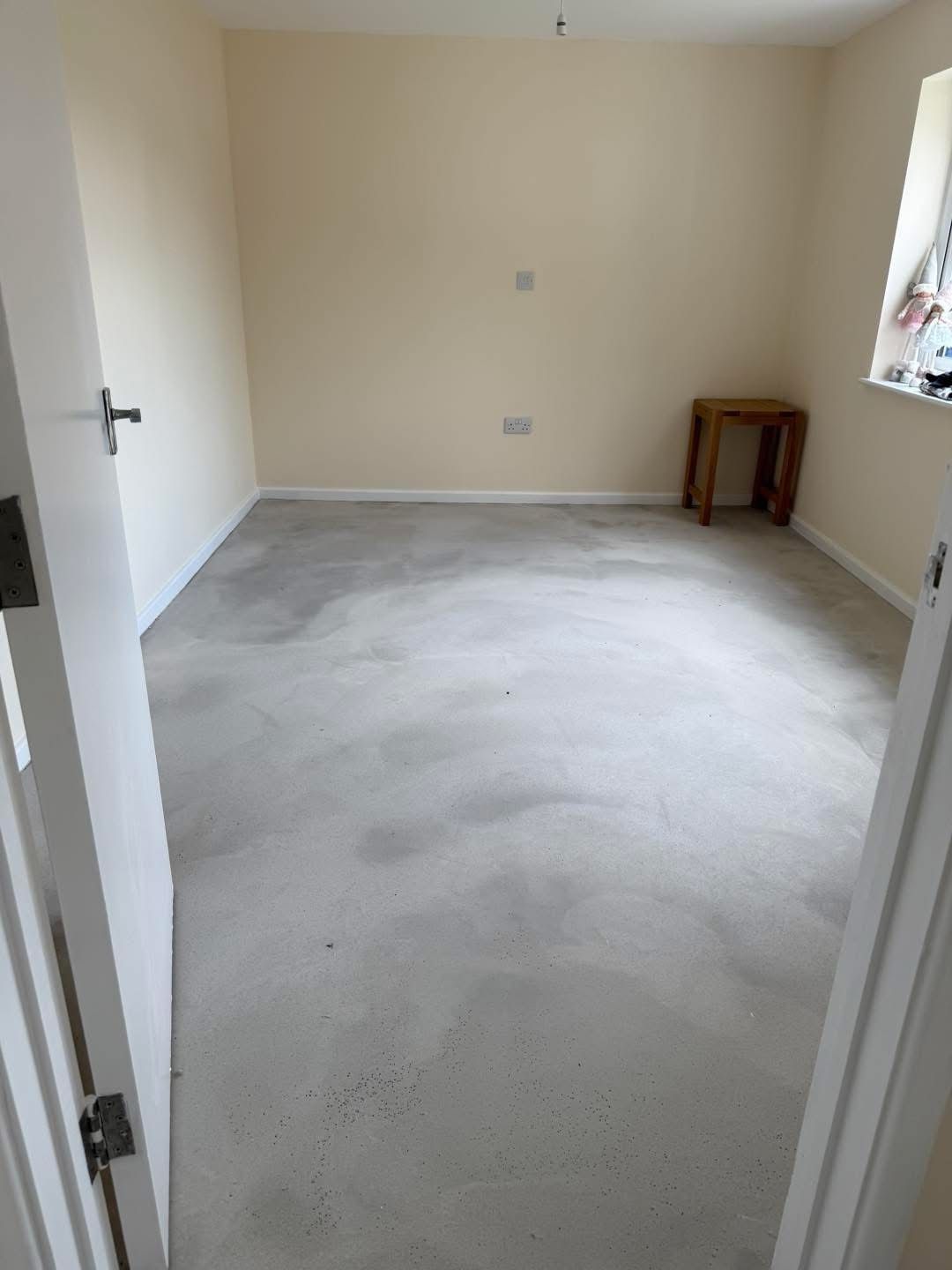 Living area now carpeted
